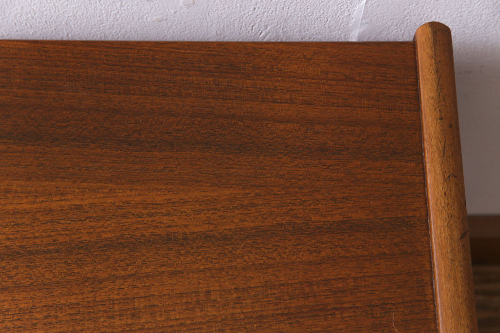 ヴィンテージ家具　北欧ビンテージ　G-PLAN(ジープラン)　チーク材　温かみのある木味のネストテーブル(サイドテーブル)(R-036944)