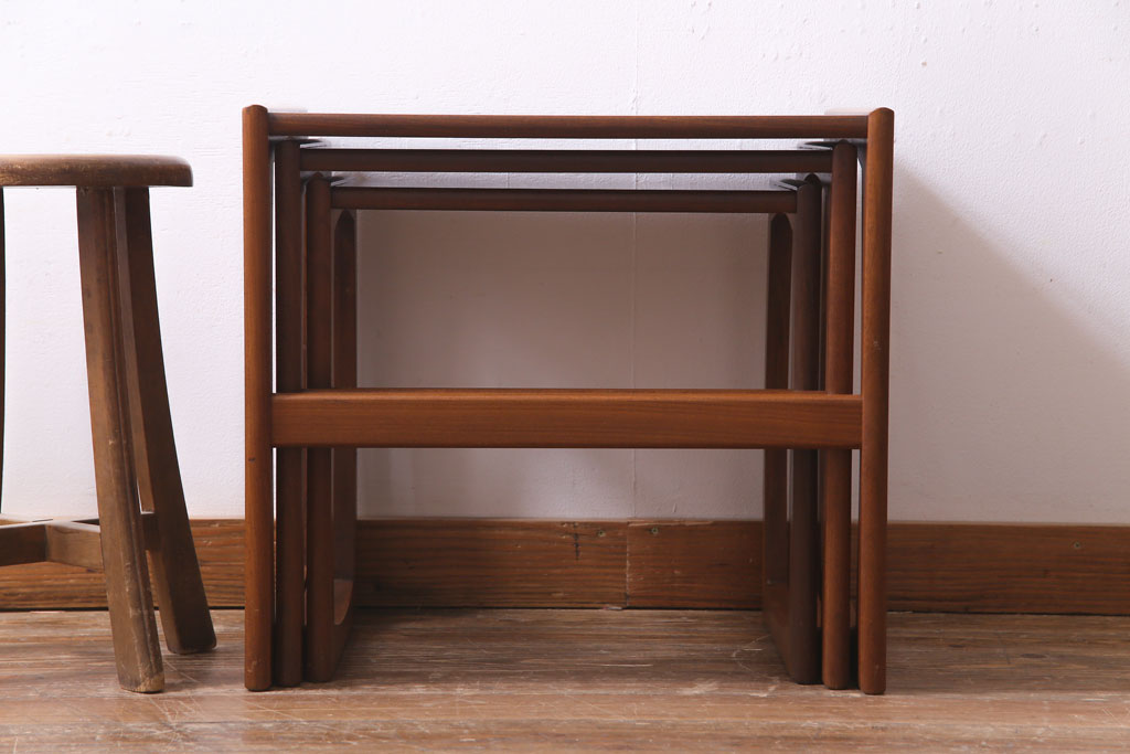 ヴィンテージ家具　北欧ビンテージ　G-PLAN(ジープラン)　チーク材　温かみのある木味のネストテーブル(サイドテーブル)(R-036944)