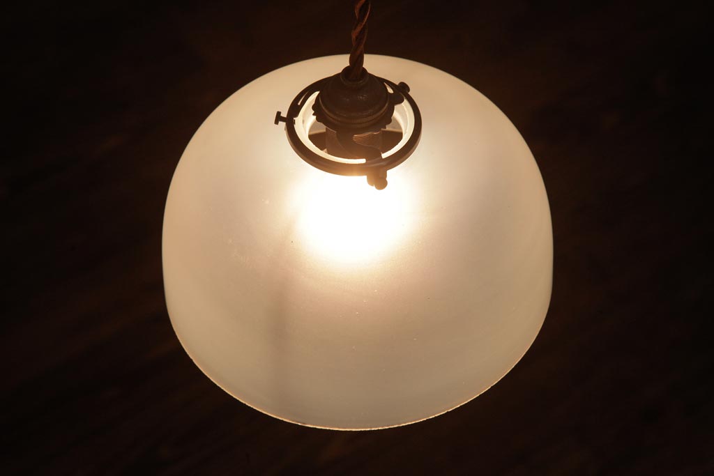 アンティーク照明　和製アンティーク　上品な雰囲気漂うオパールガラスのペンダントライト(天井照明、吊り下げ照明、電笠)(R-036973)