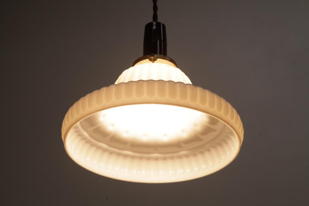 アンティーク照明　和製アンティーク　陽刻ガラスがお洒落なペンダントライト(天井照明、吊り下げ照明、シェード)(R-036975)