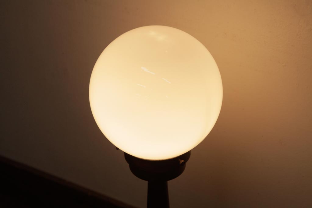 アンティーク照明　木製支柱とつまみがおしゃれなスタンドライト(照明、フロアスタンド)(R-036980)