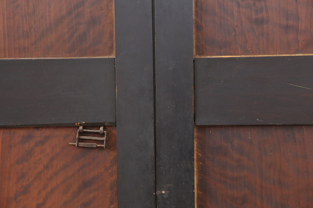 アンティーク建具 黒い木枠がモダンな板戸4枚セット帯戸、引き戸R