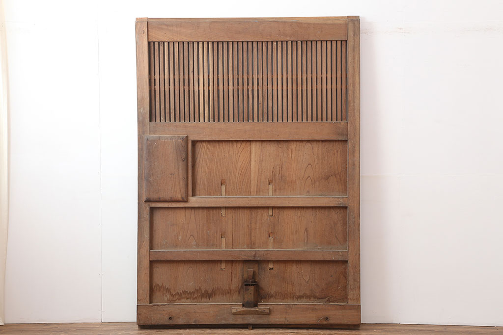 アンティーク建具　和製アンティーク　総ケヤキ材　風格漂う格子蔵戸(玄関戸、引き戸)(R-037035)