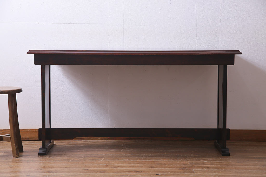中古　神居民芸家具　西洋的なデザインが上品な4人掛けダイニングテーブル(食卓、机)(R-037037)
