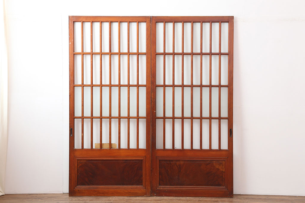 アンティーク建具　昭和初期　腰板ケヤキ材　和の雰囲気を演出するガラス戸2枚セット(引き戸、建具、玄関戸)(R-037048)