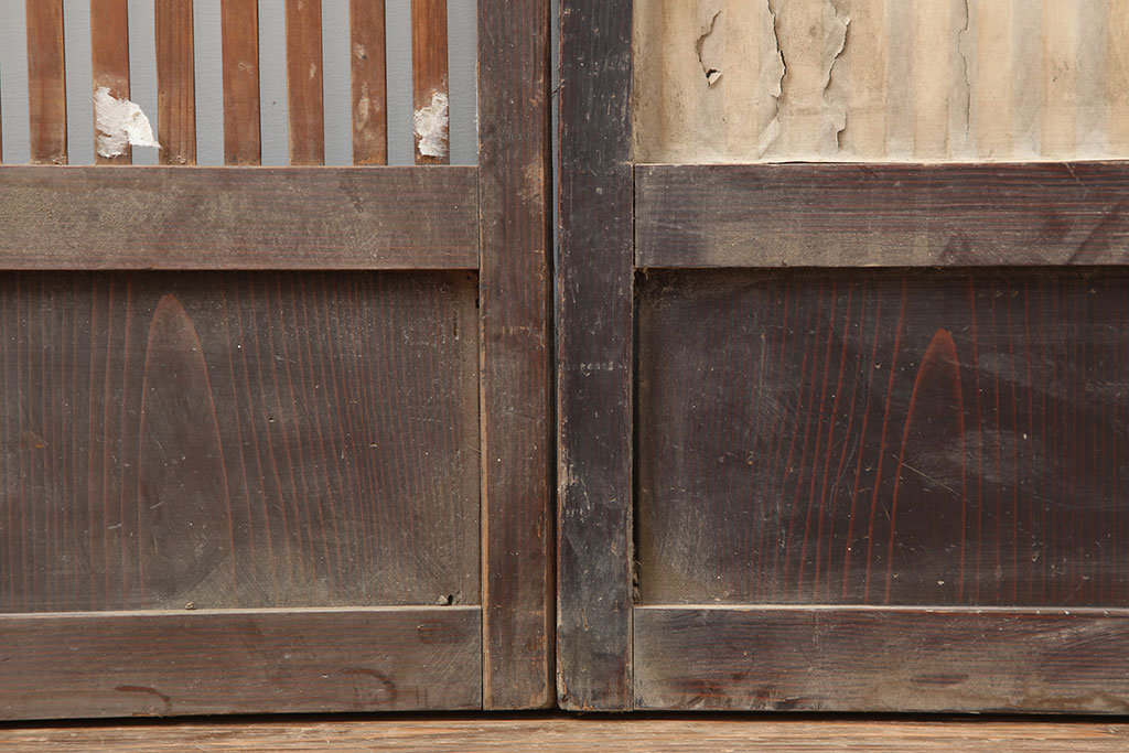 アンティーク建具　大正昭和初期　縦桟が品のある雰囲気を醸し出す格子戸2枚セット(建具、引き戸)(R-037060)