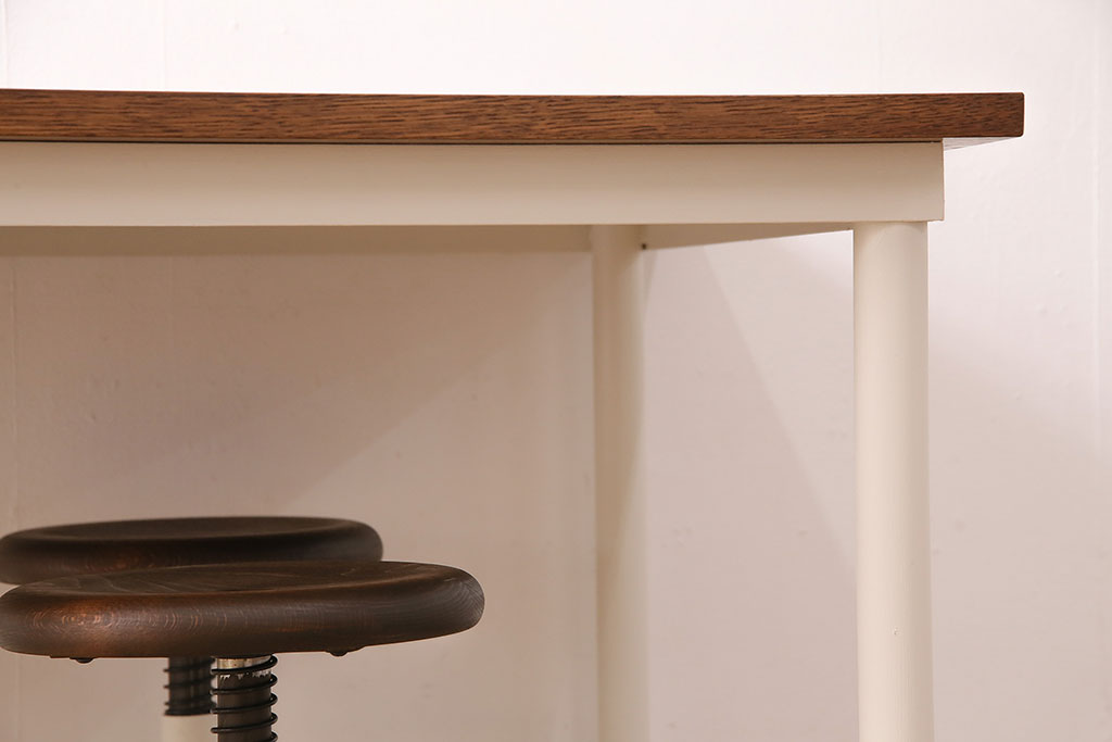 【セミオーダー家具実例】4脚格納スツール付きテーブルに高品質リペアを施しました。アンティークホワイトのカラーをベタ塗りしナチュラルな雰囲気に!!(ダイニングテーブル、作業台、椅子)