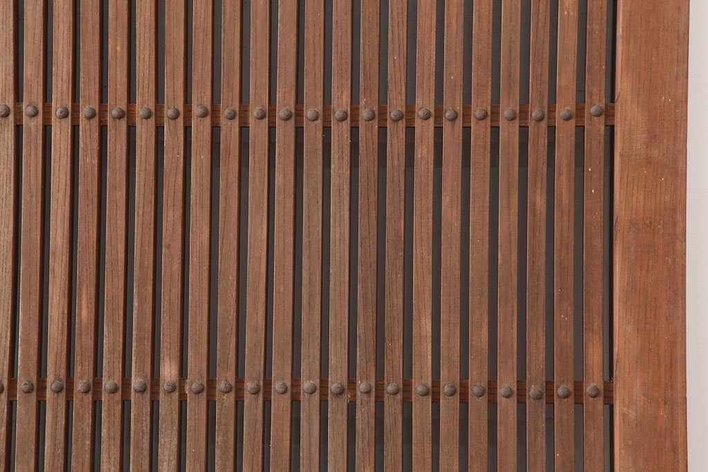 アンティーク建具　和製アンティーク　総ケヤキ材　風格漂う格子蔵戸(玄関戸、引き戸)(R-037160)
