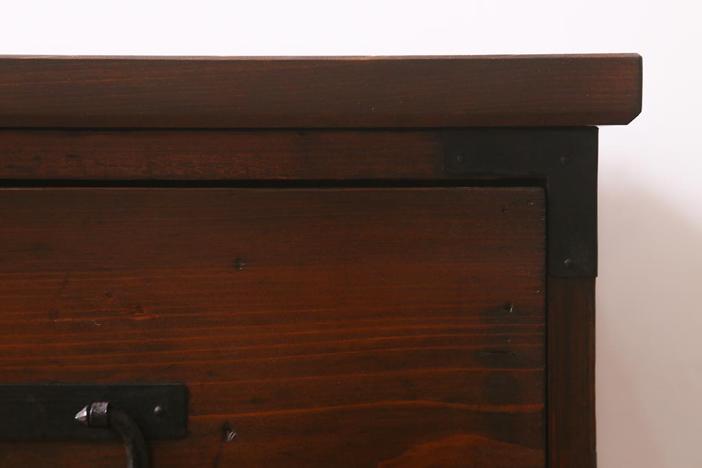 アンティーク家具　明治大正期　箪笥リメイク　ヒノキ材　フラップダウン扉が便利な脚付きテレビ台(ローボード、テレビボード、収納棚)(R-037204)