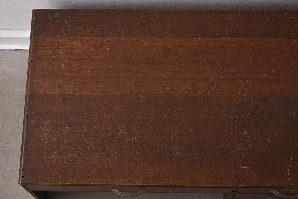アンティーク家具　昭和中期　シルバーの取っ手がお洒落なレトロな佇まいの文机(座机、ローテーブル、片袖机)(R-037234)