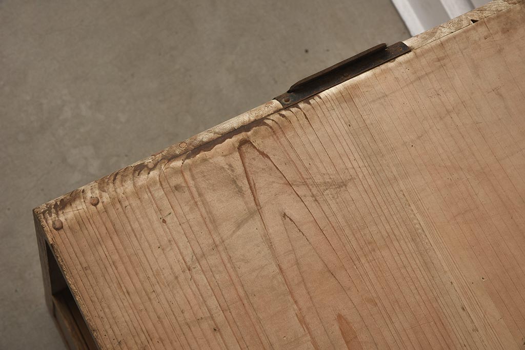 アンティーク家具　和製アンティーク　昭和中期　桐材　古い木肌が味わい深い戸棚(収納棚、テレビ台、ローボード、桐箪笥、桐たんす)(R-037260)