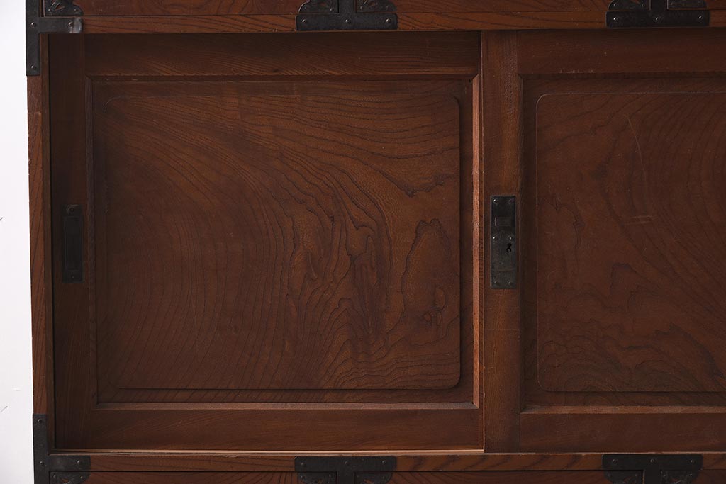 アンティーク家具　明治大正期　前面ケヤキ材　ダイナミックな木目が魅力の時代箪笥(茶箪笥、収納棚、戸棚、引き出し)(R-037261)