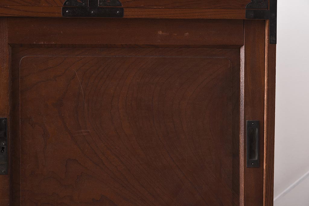 アンティーク家具　明治大正期　前面ケヤキ材　ダイナミックな木目が魅力の時代箪笥(茶箪笥、収納棚、戸棚、引き出し)(R-037261)