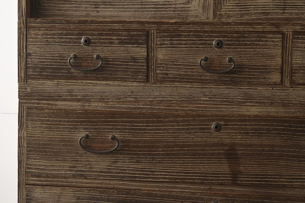 アンティーク家具　和製アンティーク　前面桐材　まっすぐな木目が魅力的な3段重ね箪笥(衣装箪笥、引き出し、桐箪笥、桐たんす)(R-037266)