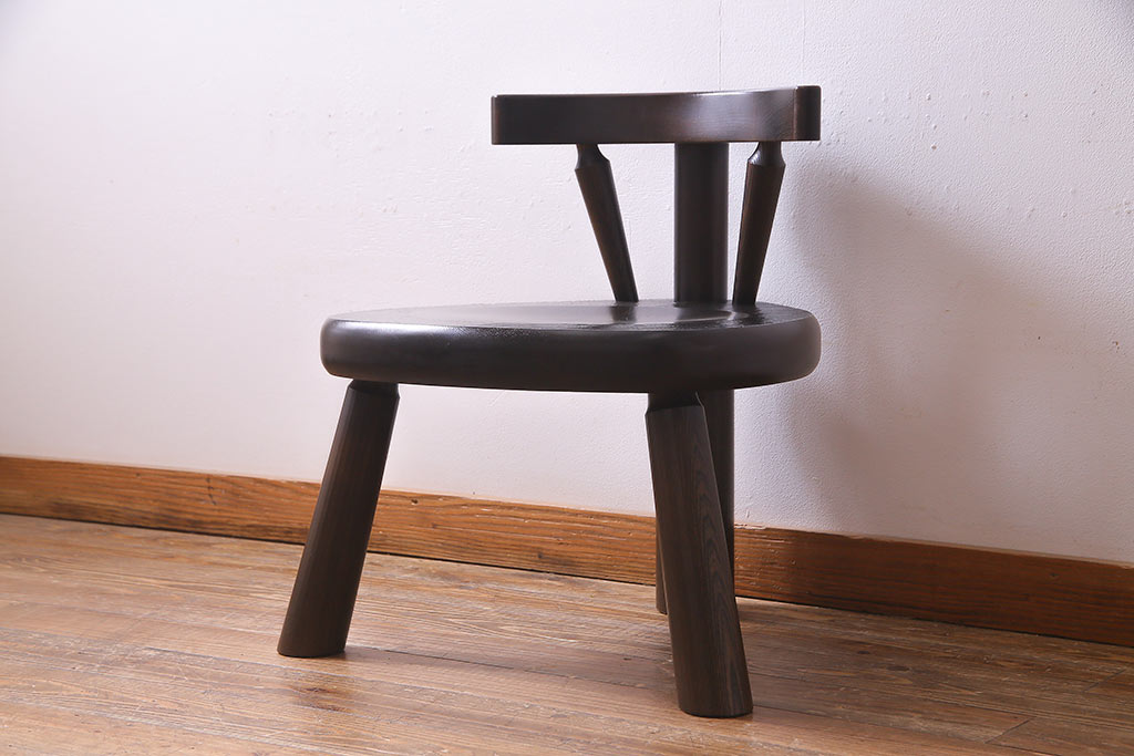 中古　日本製　オーク材　カントリースタイルにぴったりなつくりの良いローチェア(椅子)(R-037298)