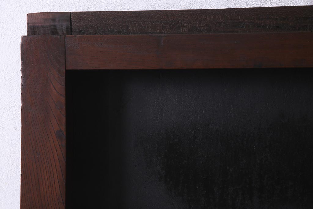 アンティーク建具　枠組みケヤキ材　鉄板付き　使い込まれた渋さが魅力的な鉄扉(蔵戸、引き戸、玄関戸)(R-037309)