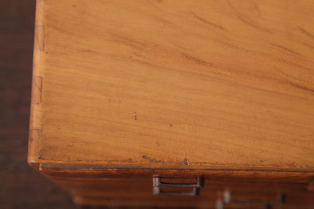 レトロ家具　和製アンティーク　昭和初期　楠材　優しげな木目が品のある小引き出し(小物収納)(R-037310)