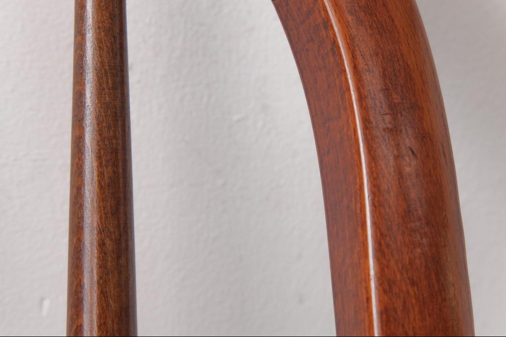 ビンテージ家具　柏木工(カシワ、KASHIWA)　カバ材　飴色の艶と質感が品のあるチェア(ダイニングチェア、ウィンザーチェア、ウインザーチェア)(R-037317)