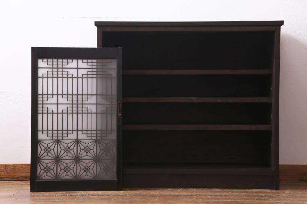 アンティーク家具　ラフジュ工房オリジナル　古建具リメイク　組子の模様の引き戸が風情漂うキャビネット(収納棚、戸棚、書院戸)(R-037348)