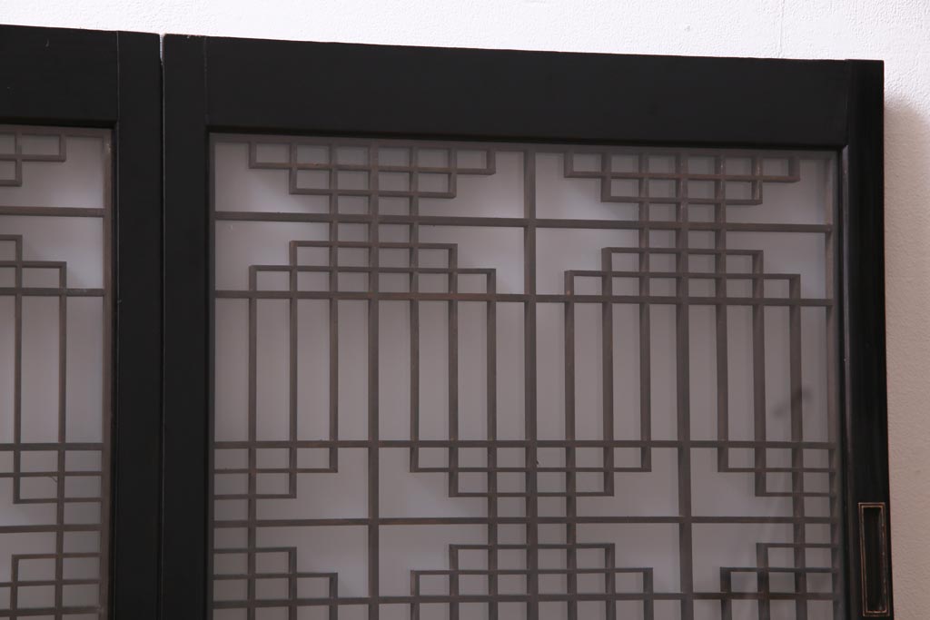 アンティーク家具　ラフジュ工房オリジナル　古建具リメイク　組子の模様の引き戸が風情漂うキャビネット(収納棚、戸棚、書院戸)(R-037348)
