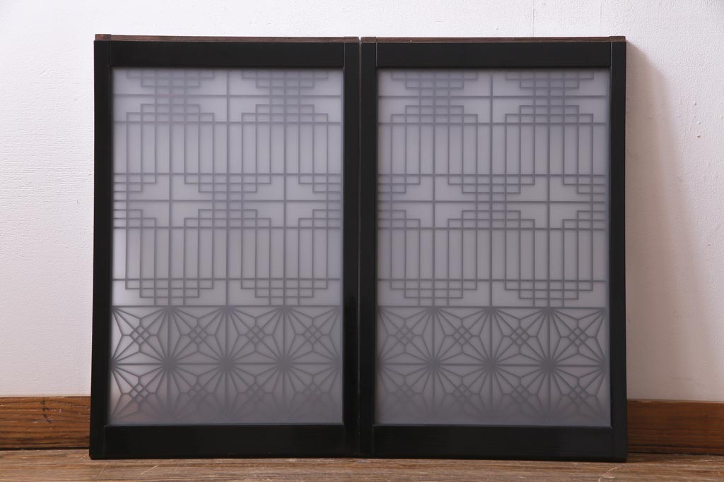 アンティーク家具　ラフジュ工房オリジナル　古建具リメイク　組子の模様の引き戸が風情漂うキャビネット(収納棚、戸棚、書院戸)(R-037348)