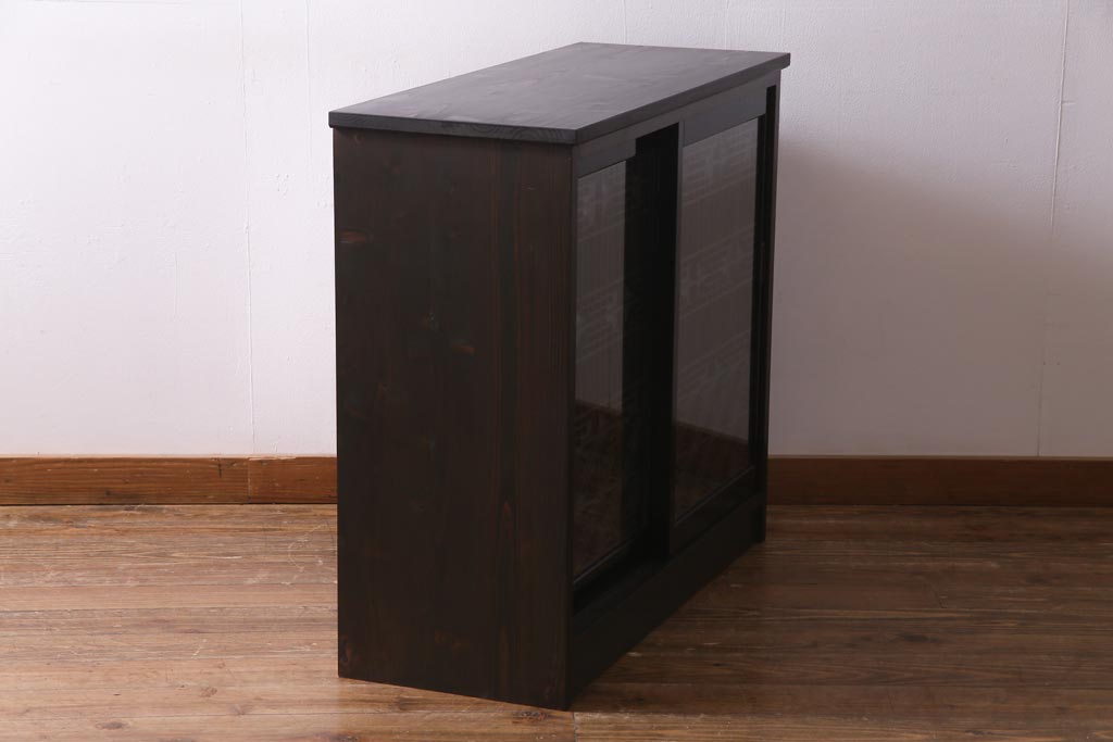アンティーク家具　ラフジュ工房オリジナル　古建具リメイク　組子の模様の引き戸が風情漂うキャビネット(収納棚、戸棚、書院戸)(R-037348)