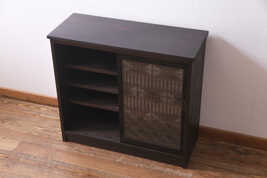 アンティーク家具　ラフジュ工房オリジナル　古建具リメイク　組子の模様の引き戸が風情漂うキャビネット(収納棚、戸棚、書院戸)(R-037348)