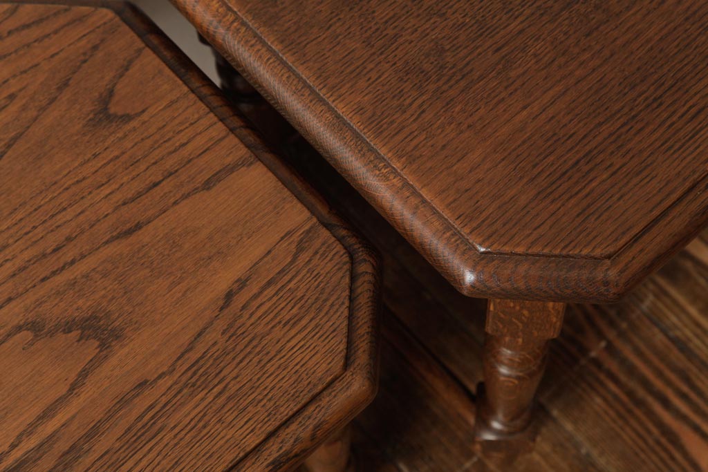 中古　海外輸入家具　クラシックカントリーにおすすめなオーク材製ネストテーブル(サイドテーブル)(R-037353)
