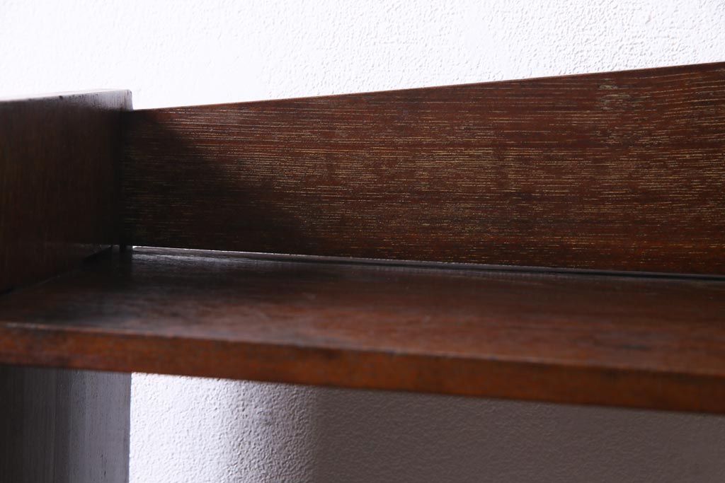 アンティーク家具　和製アンティーク　栓材の質感と象嵌細工がレトロな楔(くさび)式本棚(ブックシェルフ、飾り棚、陳列棚)(R-037398)