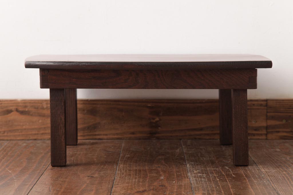 レトロ家具　渋みのある小さなちゃぶ台(ローテーブル)(R-037407)