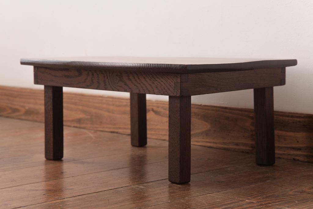 レトロ家具　渋みのある小さなちゃぶ台(ローテーブル)(R-037407)