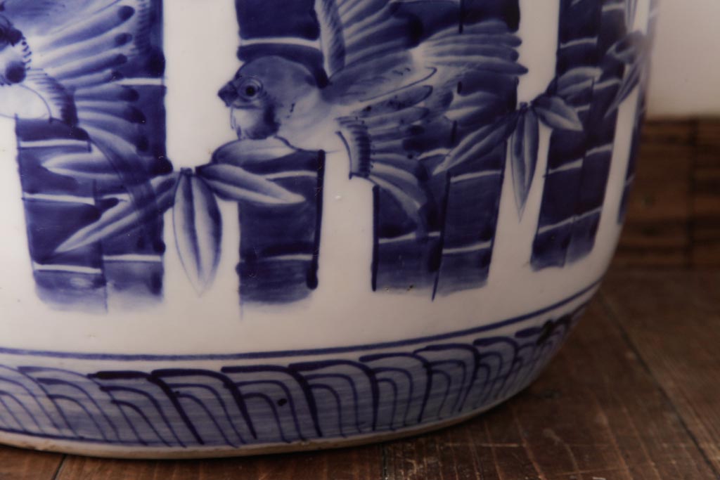 アンティーク雑貨　和製アンティーク　竹林の中で羽ばたく雀の図柄　瀬戸火鉢(手あぶり)(R-037418)