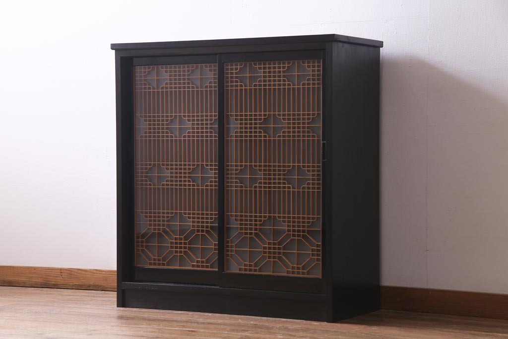 アンティーク家具　ラフジュ工房オリジナル　古建具リメイク　組子の引き戸が風情漂うキャビネット(収納棚、戸棚、書院戸)(R-037430)