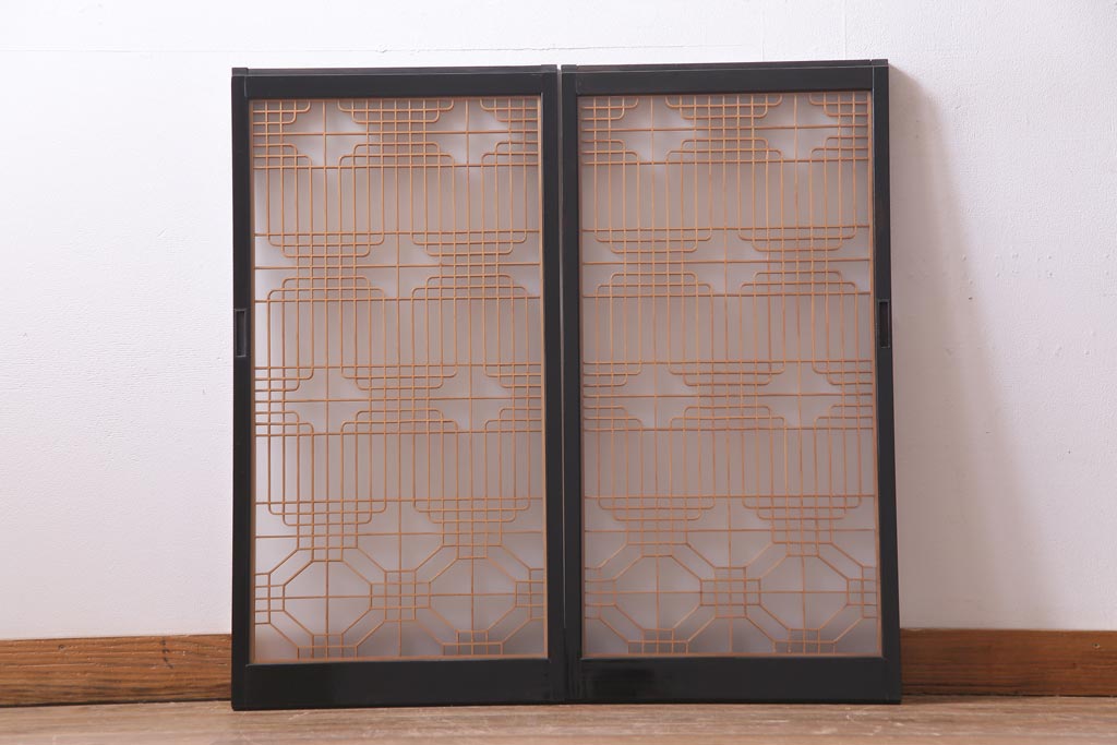 アンティーク家具　ラフジュ工房オリジナル　古建具リメイク　組子の引き戸が風情漂うキャビネット(収納棚、戸棚、書院戸)(R-037430)