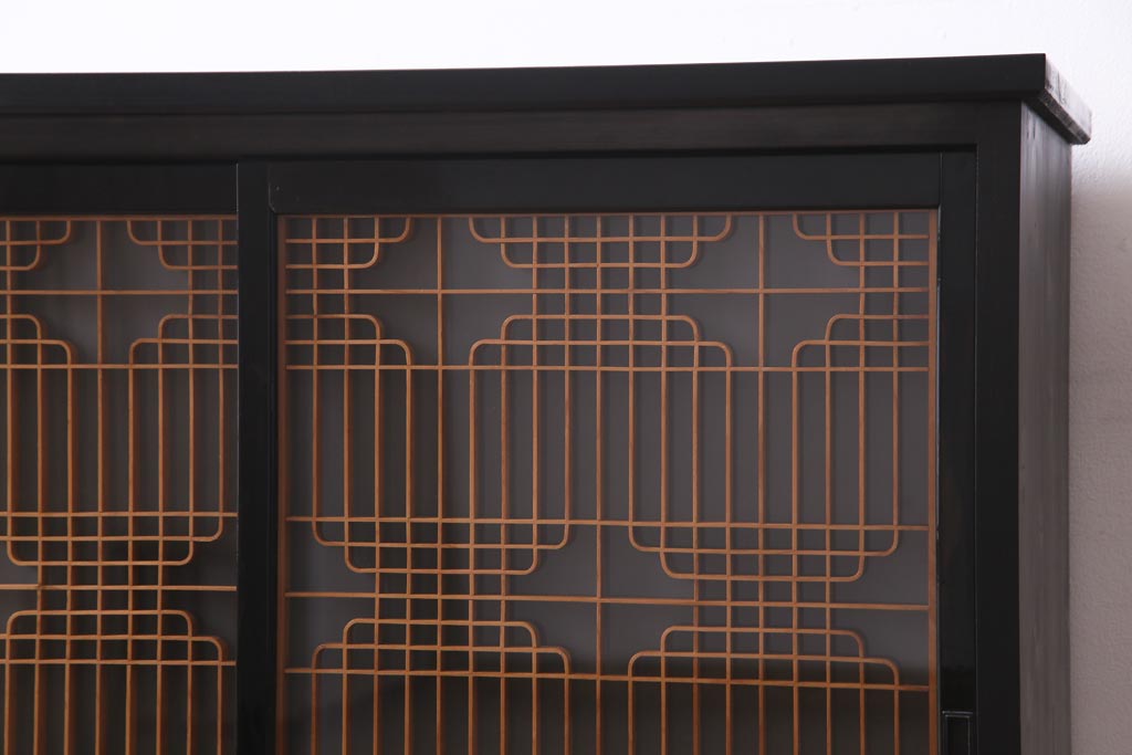 アンティーク家具　ラフジュ工房オリジナル　古建具リメイク　組子の引き戸が風情漂うキャビネット(収納棚、戸棚、書院戸)(R-037430)