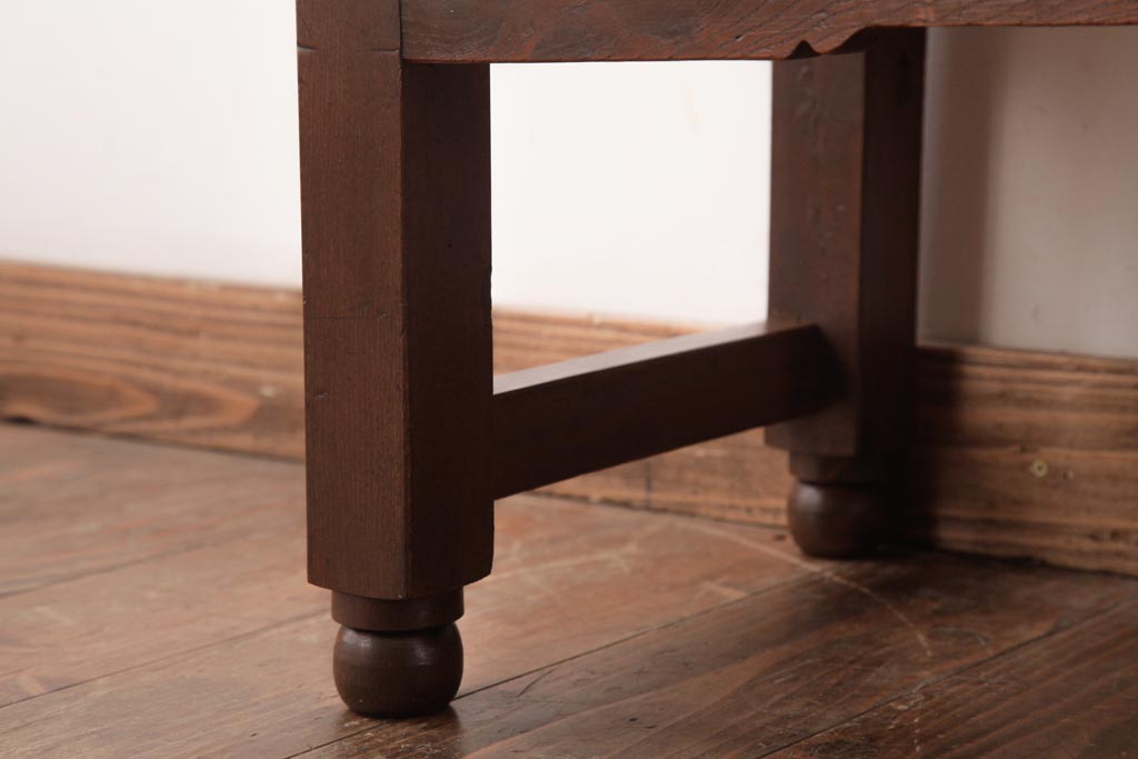 アンティーク家具　薄型　丸脚がレトロな栓材製の文机(ローテーブル、センターテーブル)(R-037441)