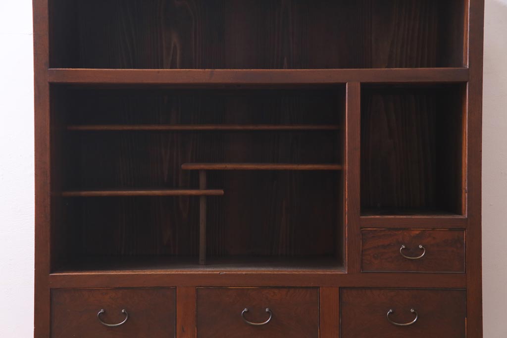 アンティーク家具　ダイヤガラス入り　前面ケヤキ材　黒柿がアクセントの茶棚(収納棚、戸棚)(R-037444)