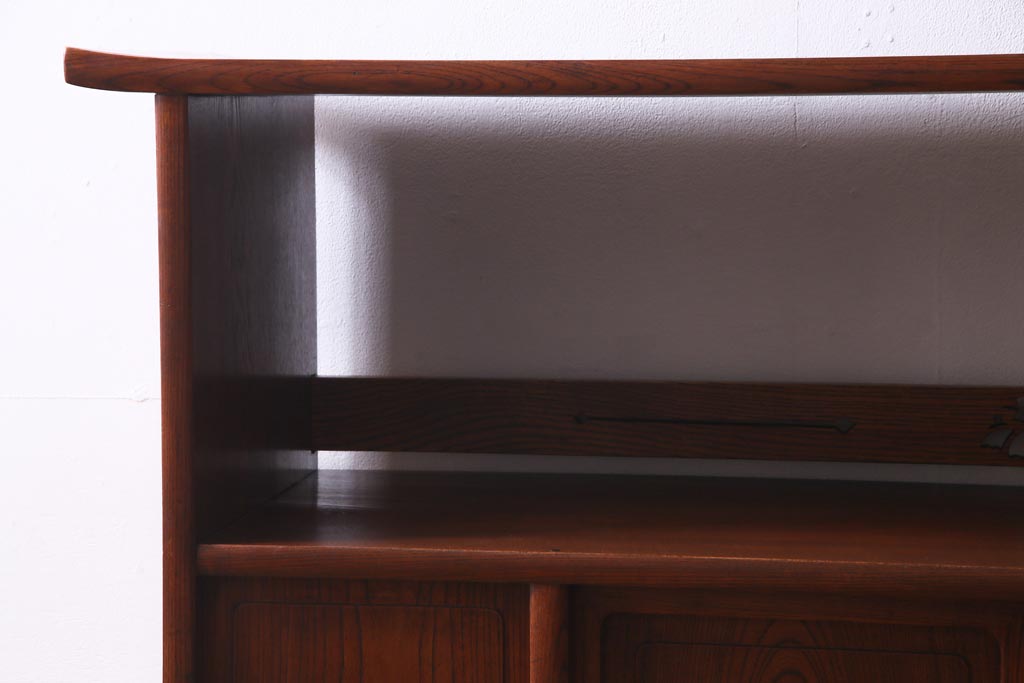中古　高級品　松本伝統　指物工芸家具　漆塗り　ケヤキ材の杢目が美しい飾り棚(茶棚)(R-037462)