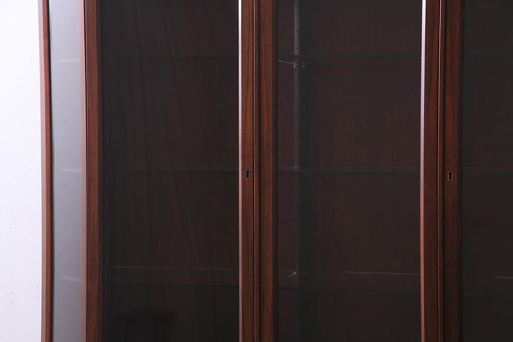 ビンテージ家具　山品木工　ローズウッド　絶版品　高級感漂う上品な飾り棚(収納棚、キャビネット)