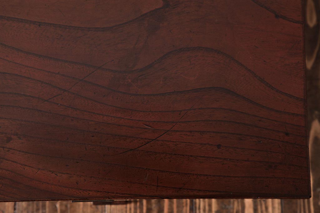 アンティーク家具　和製アンティーク　大正昭和初期　総ケヤキ材　美しい杢目と脚の意匠が印象的な文机(ローテーブル)(R-037502)
