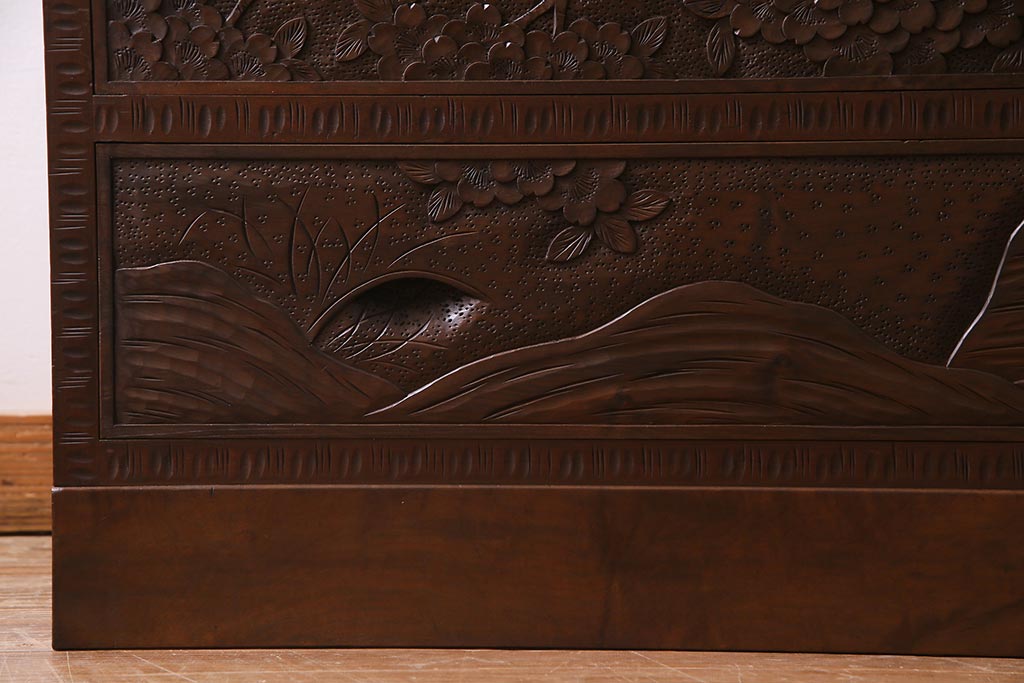 中古　伝統工芸　大坂屋製　軽井沢彫り　桜の彫りが優美なチェスト(衣装箪笥、洋服タンス)(R-037526)