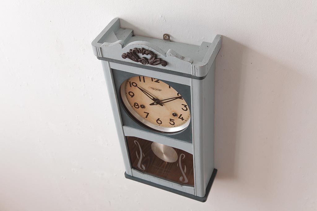 アンティーク雑貨　GMマーク　ゼンマイ式　レトロなペイントがお洒落な掛け時計(振り子時計、柱時計)(R-037530)