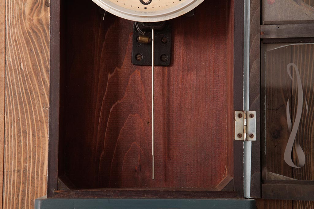 アンティーク雑貨　GMマーク　ゼンマイ式　レトロなペイントがお洒落な掛け時計(振り子時計、柱時計)(R-037530)