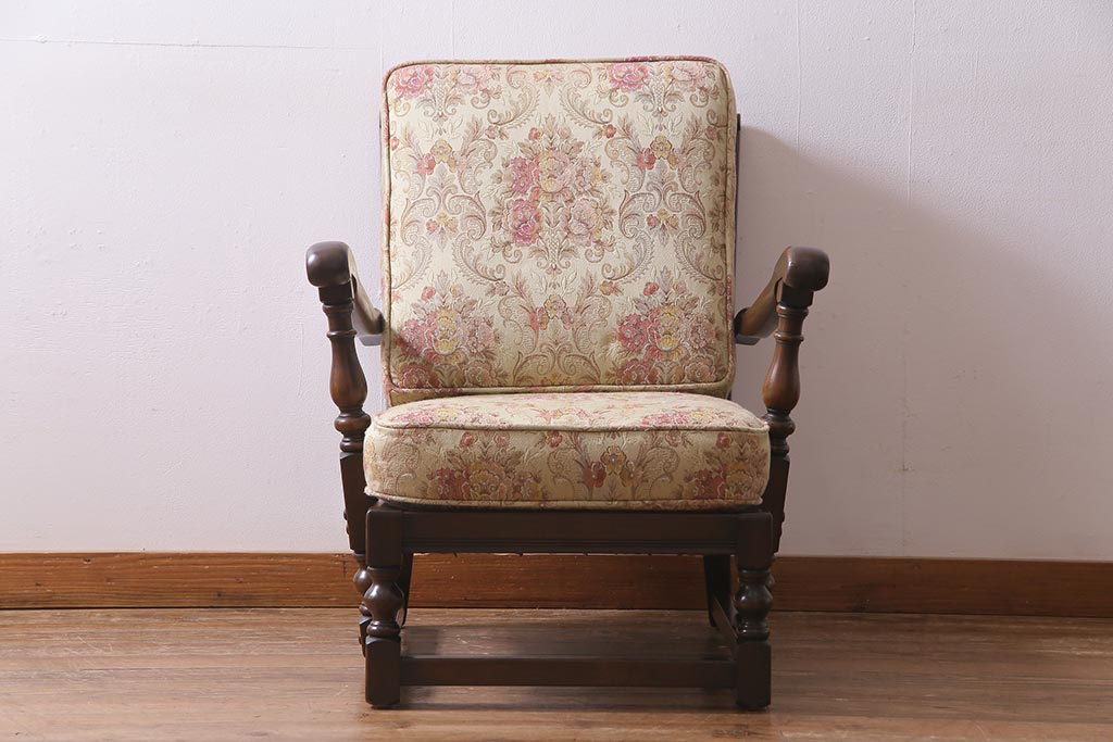 ヴィンテージ家具　イギリスビンテージ　ERCOL(アーコール)　Old Colonial(オールドコロニアル)　ニレ材　シックな佇まいのイージーチェア(アームソファ、1人掛けソファ)(R-037536)