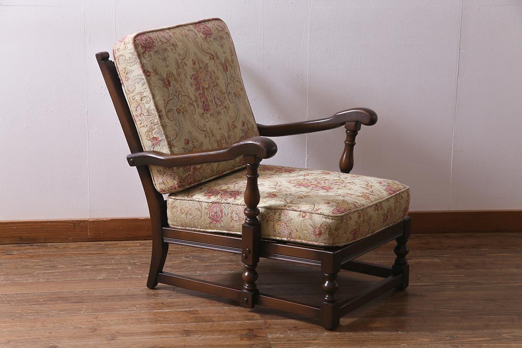 ヴィンテージ家具　イギリスビンテージ　ERCOL(アーコール)　Old Colonial(オールドコロニアル)　ニレ材　シックな佇まいのイージーチェア(アームソファ、1人掛けソファ)(R-037536)