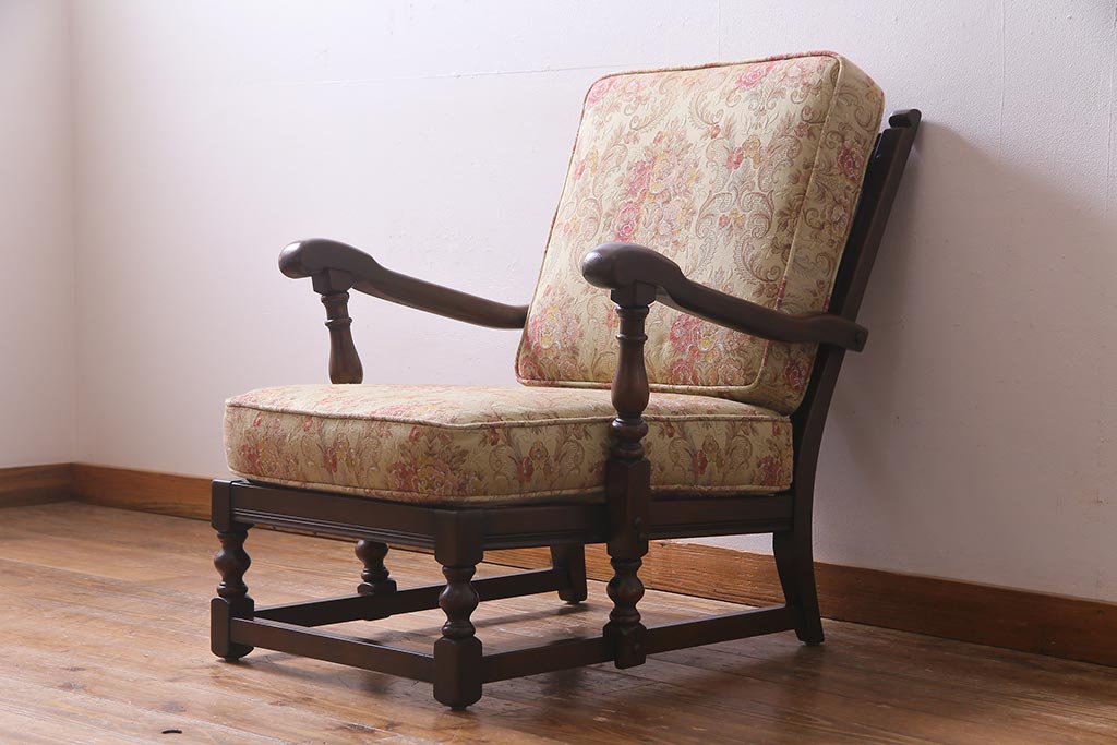 ヴィンテージ家具　イギリスビンテージ　ERCOL(アーコール)　Old Colonial(オールドコロニアル)　ニレ材　シックな佇まいのイージーチェア(アームソファ、1人掛けソファ)(R-037536)