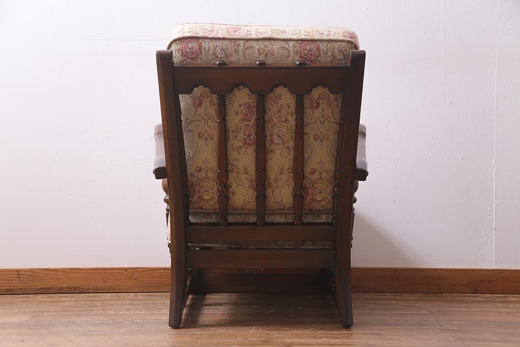 ヴィンテージ家具　イギリスビンテージ　ERCOL(アーコール)　Old Colonial(オールドコロニアル)　ニレ材　シックな佇まいのイージーチェア(アームソファ、1人掛けソファ)(R-037536)