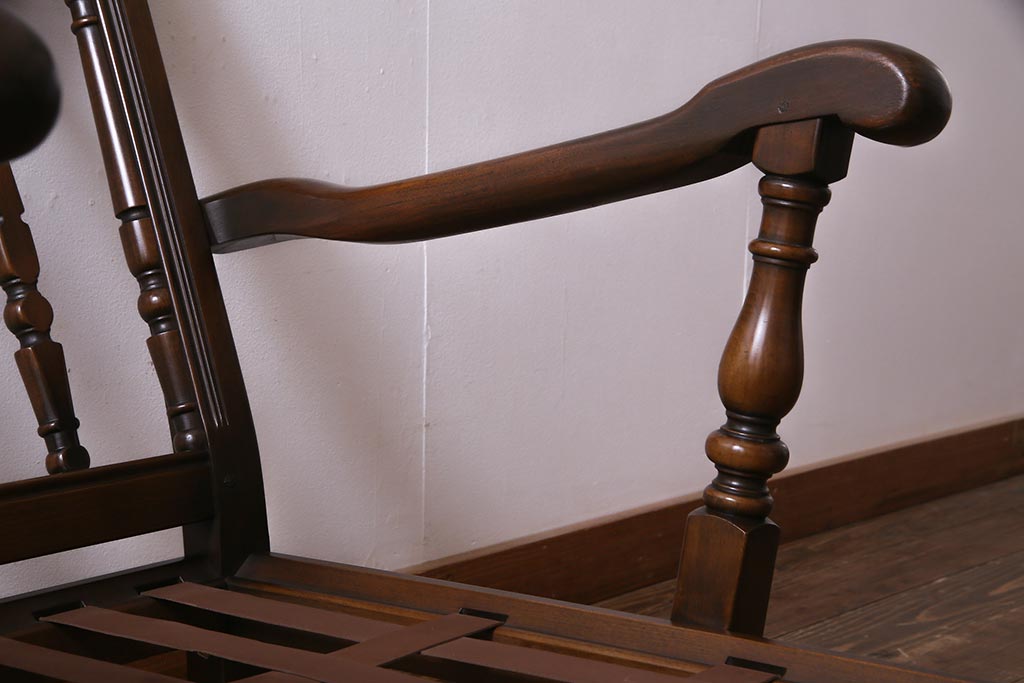 ヴィンテージ家具　イギリスビンテージ　ERCOL(アーコール)　Old Colonial(オールドコロニアル)　ニレ材　シックな佇まいのイージーチェア(アームソファ、1人掛けソファ)(R-037536)