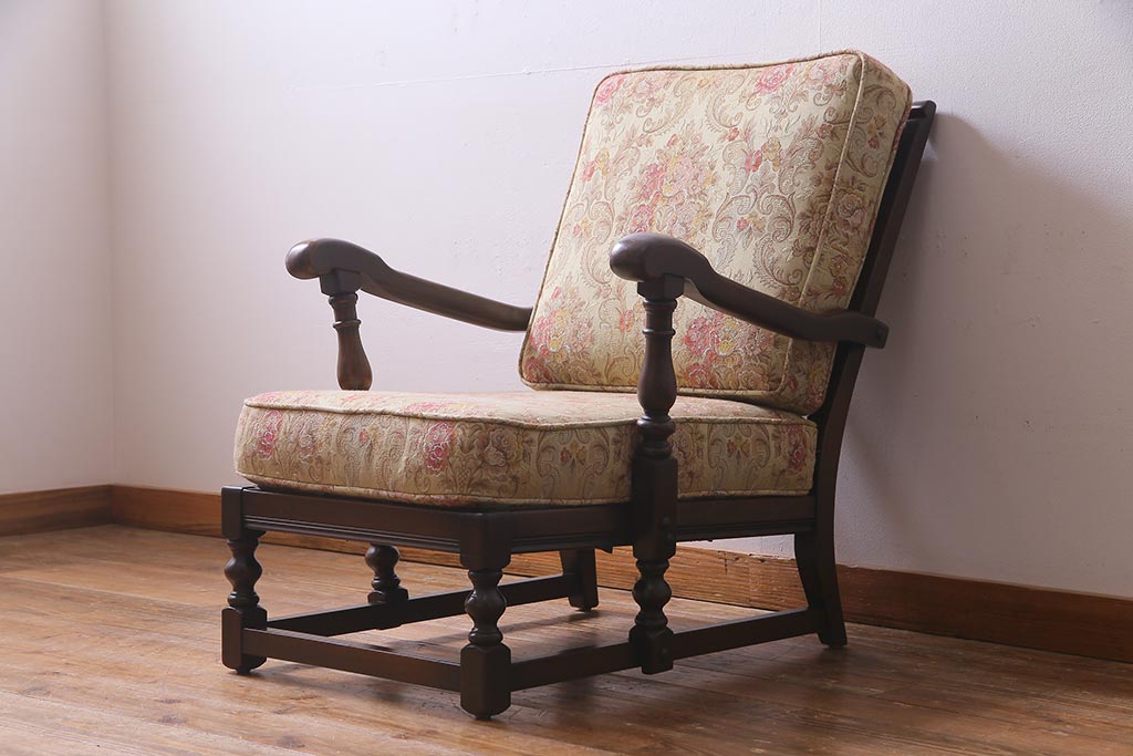 ヴィンテージ家具　イギリスビンテージ　ERCOL(アーコール)　Old Colonial(オールドコロニアル)　ニレ材　シックな佇まいのイージーチェア(アームソファ、1人掛けソファ)(R-037537)