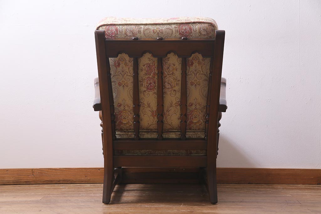 ヴィンテージ家具　イギリスビンテージ　ERCOL(アーコール)　Old Colonial(オールドコロニアル)　ニレ材　シックな佇まいのイージーチェア(アームソファ、1人掛けソファ)(R-037537)